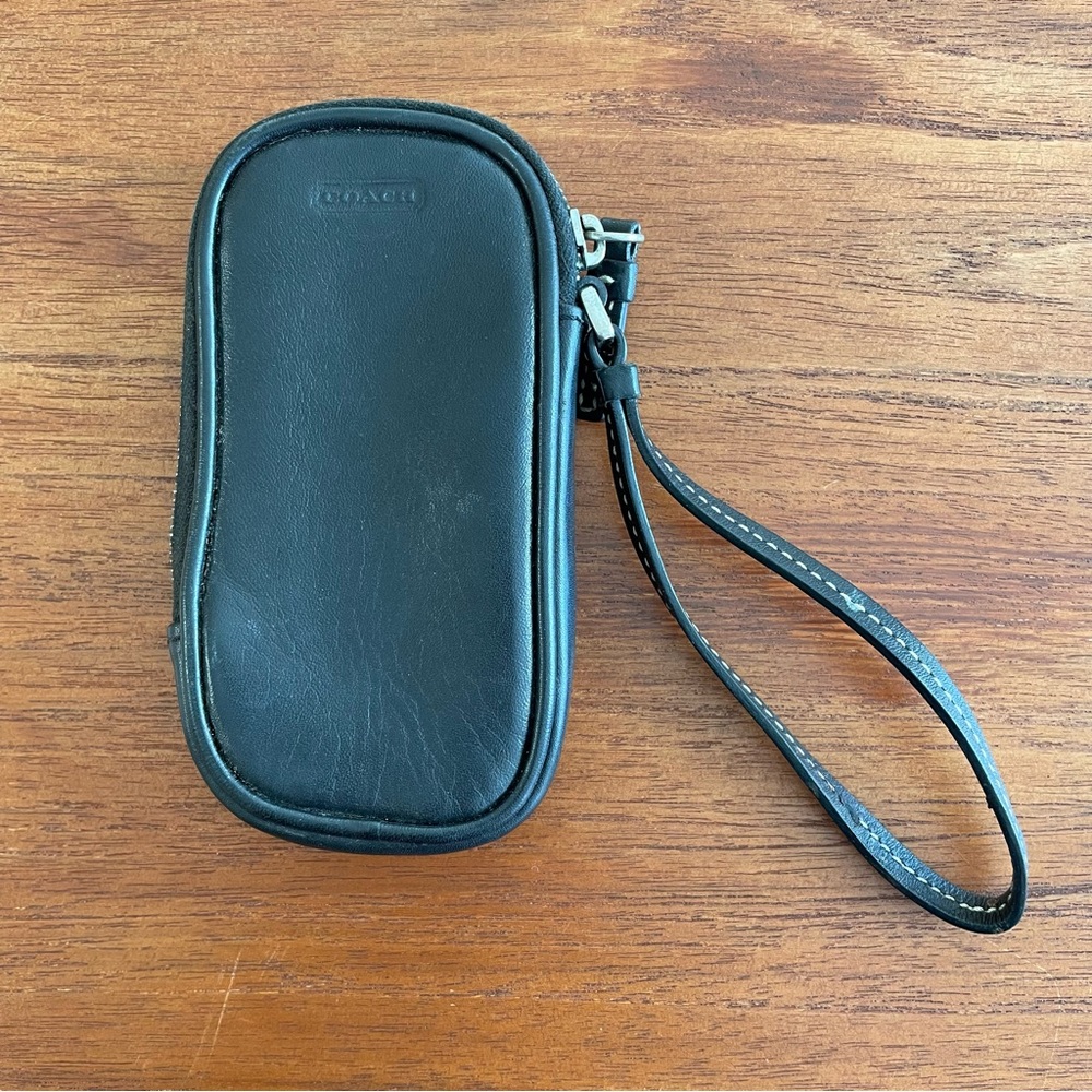 🙏🏻SOLD  Vintage Coach 5" Black Leather Phone Wallet Wristlet